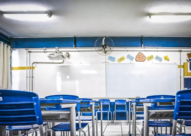 Escola: piso é referência no ensino público. (Newton Menezes/FuturaPress)