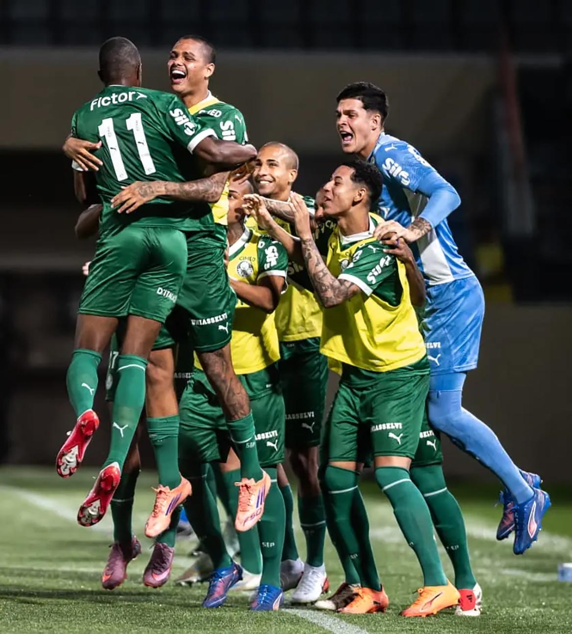 palmeiras-avanca-na-copinha-em-jogo-eletrizante-e-polemico-nos-penaltis-contra-o-vitoria