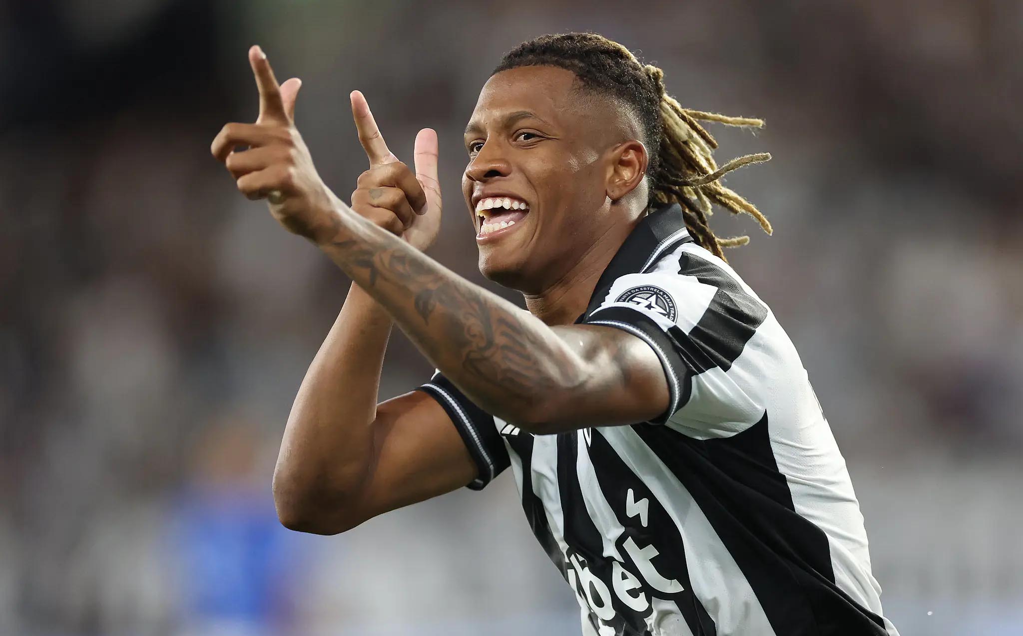 botafogo-goleia-o-cruzeiro-na-estreia-do-brasileirao-e-assume-lideranca