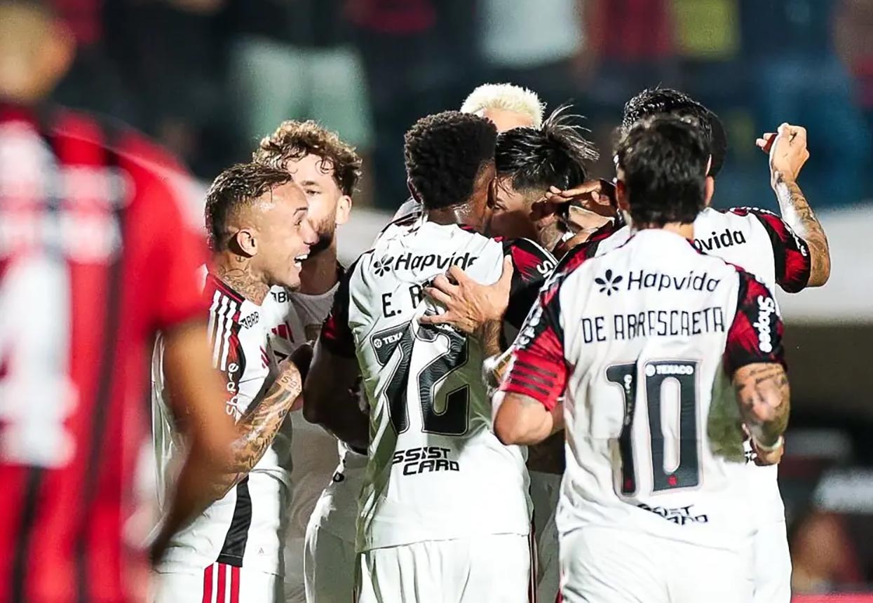 flamengo-vence-o-vitoria-por-2-a-1-e-conquista-a-primeira-vitoria-no-brasileirao
