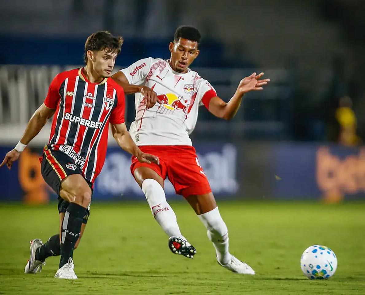 sao-paulo-vira-sobre-o-red-bull-bragantino-e-assume-a-lideranca-isolada-do-brasileirao