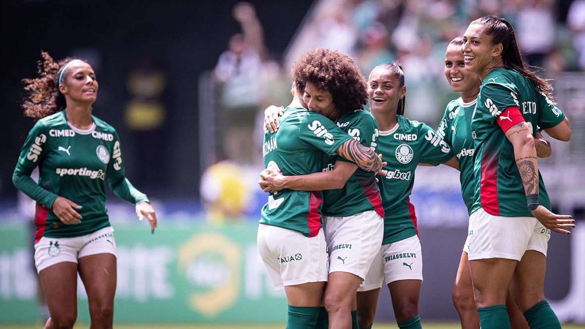 palmeiras-goleia-vitoria-por-6-a-0-e-mantem-lideranca-impecavel-no-brasileirao-feminino