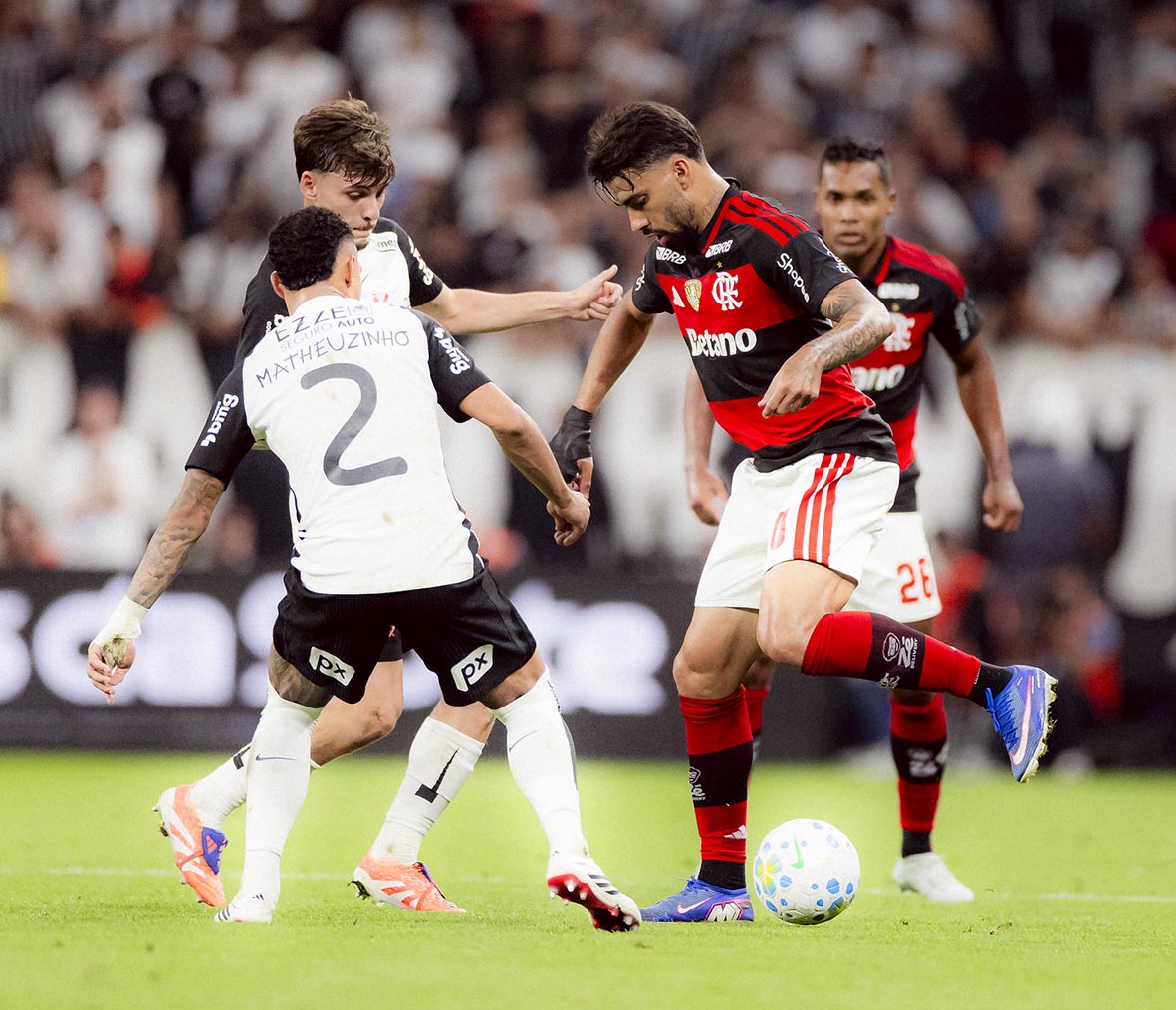 corinthians-e-flamengo-ficam-no-1-a-1-em-duelo-eletrizante