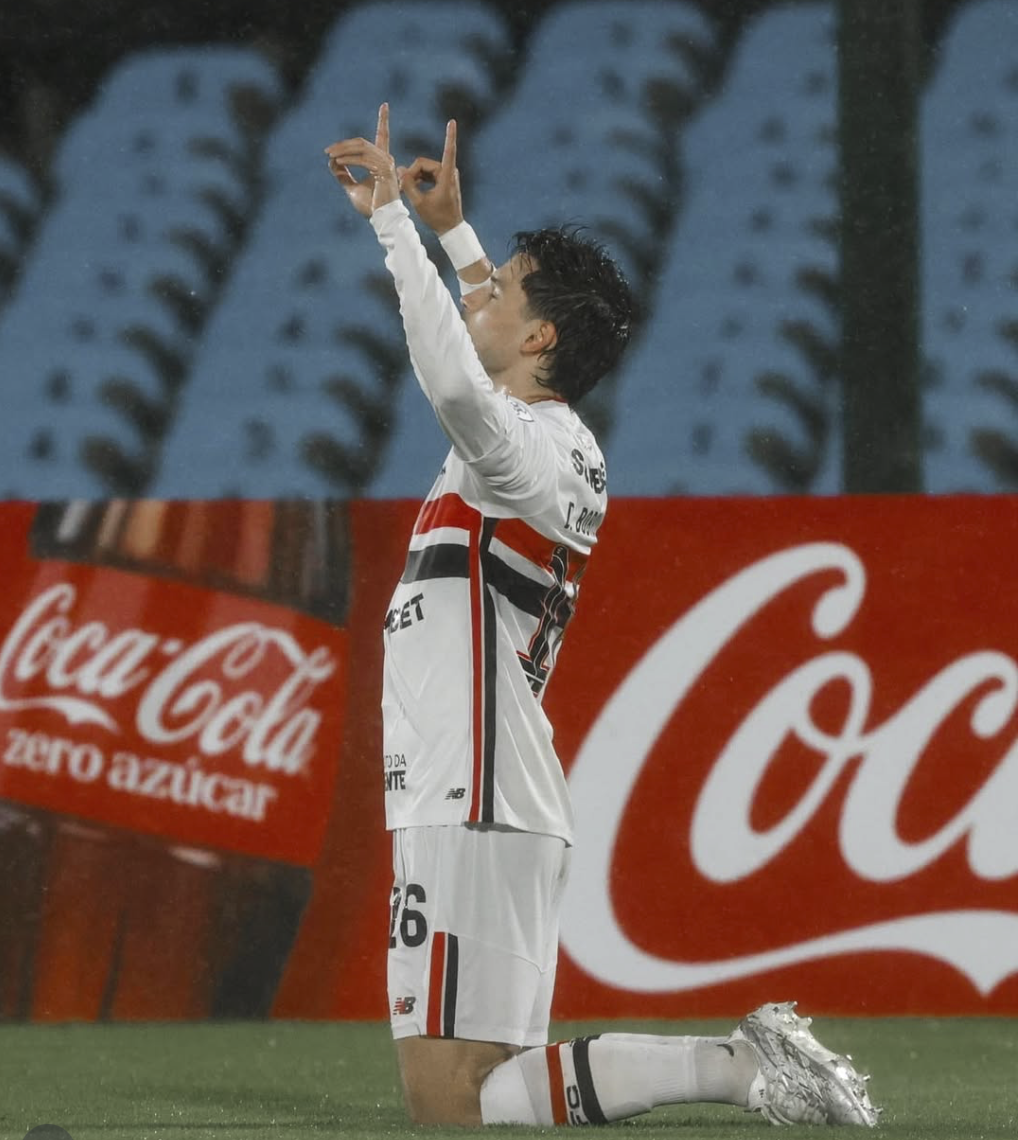 sao-paulo-inicia-sul-americana-com-vitoria-suada-no-uruguai