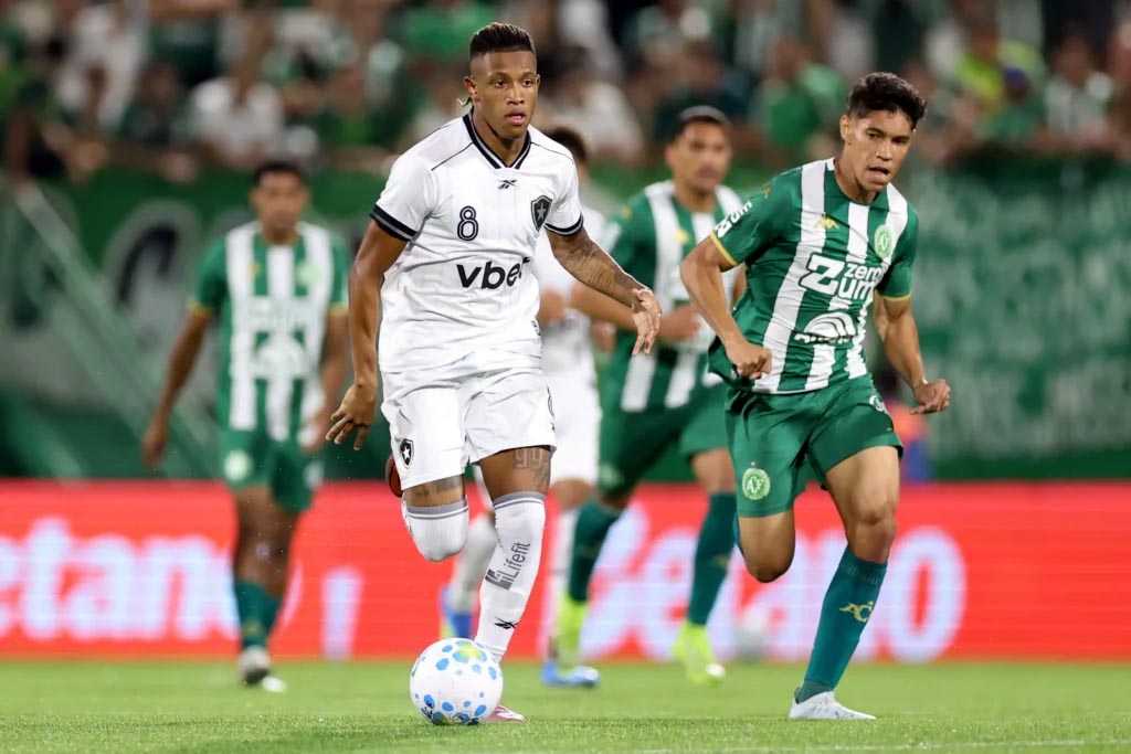 botafogo-atropela-a-chapecoense-e-sobe-na-tabela-do-brasileirao