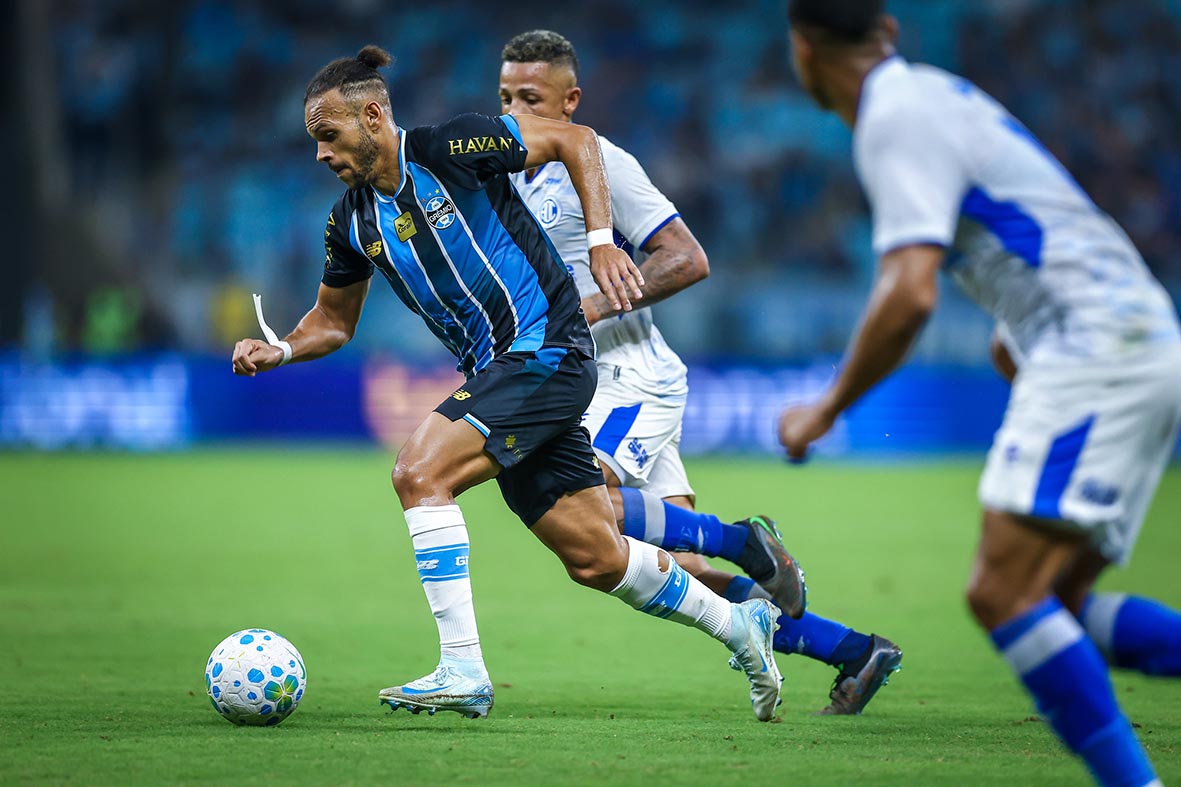 gremio-abre-vantagem-sobre-o-confianca-e-fica-perto-das-oitavas-da-copa-do-brasil
