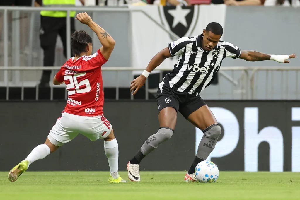 inter-empata-com-botafogo-em-duelo-movimentado-no-beira‑rio