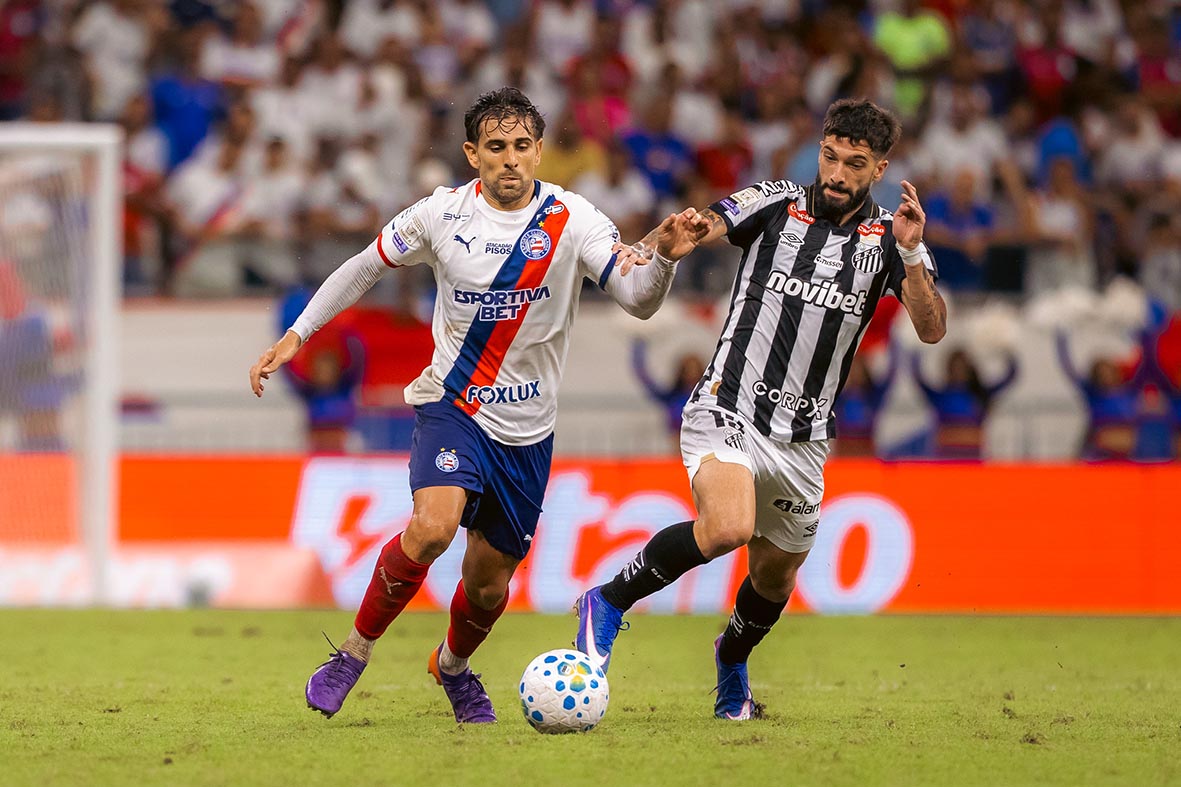 santos-abre-vantagem,-mas-bahia-reage-e-busca-empate-na-fonte-nova